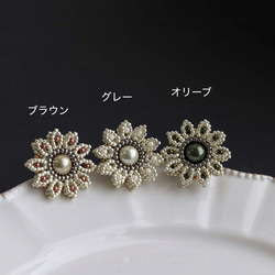 お呼ばれにも◎マーガレット・グレー　ビーズフラワーピアス(イヤリング) 11枚目の画像