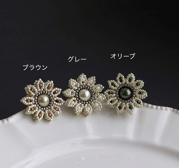 お呼ばれにも◎マーガレット・グレー　ビーズフラワーピアス(イヤリング) 11枚目の画像