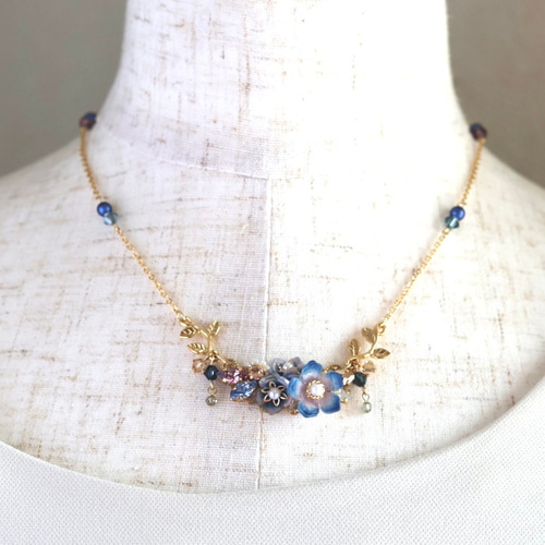 Haatネイビーの葉っぱモチーフロングネックレス2本1組 クラシックブルーの花とbijou＊葉っぱの華やかネックレス （青、ブルー