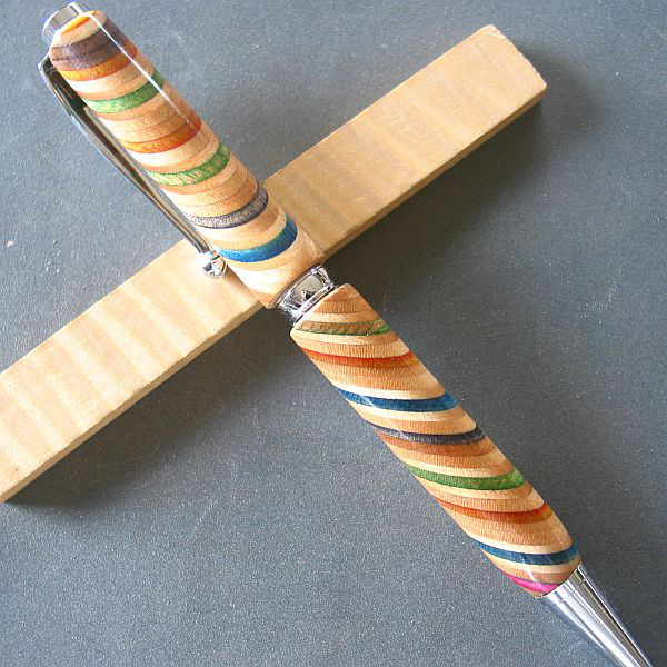 【スケボー廃デッキ】木軸ボールペン　煌めく色彩が素敵【即日発送】　　　　　　　　★シャープペンに変更可（右の項目）