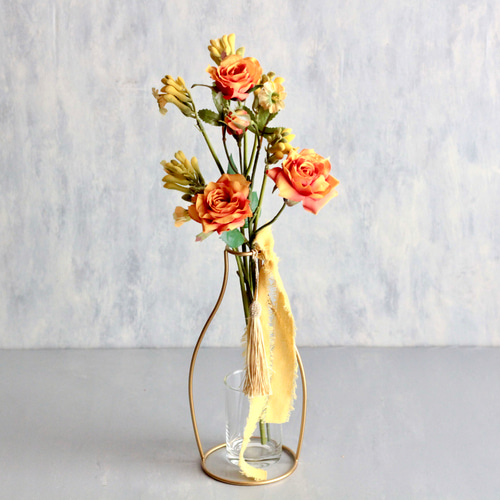 [特別価格]オレンジ系 アートフラワー　花束アレンジメント 白い花瓶付き オレンジローズとカンガルーポー】｜アーティフィシャルフラワー 花瓶