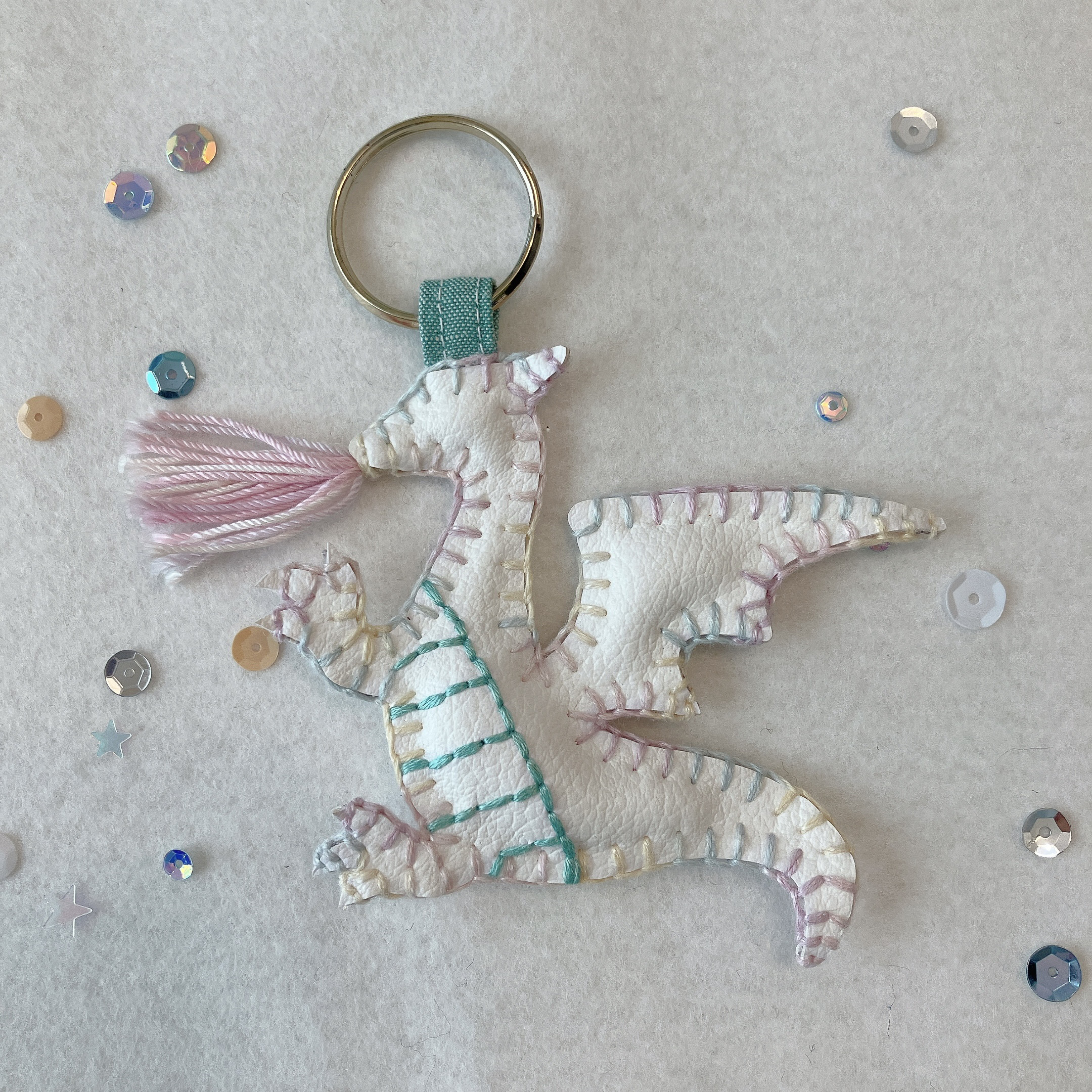 タ*ー様 ハンドメイド刺繍キーホルダー焼き魚と茶トラさん タ*ー様 ハンドメイド刺繍キーホルダー焼き魚と茶トラさん タ*ー様