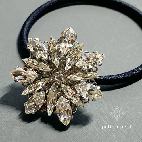 沢山の再販ありがとうございます♡ カラー変更可 スワロフスキー®︎ ブローチ Neige ギフトボックス付 ブローチ petit a petit 通販|Creema(クリーマ) 10493031 沢山の再販ありがとうございます♡ カラー変更可 スワロフスキー®︎ ブローチ Neige ギフトボックス付 ブローチ petit a petit 通販|Creema(クリーマ) 10493031