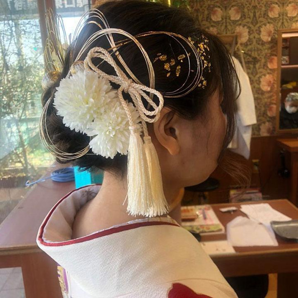 成人式・結婚式/胡蝶蘭とマムのヘッドドレス/造花 タッセルリボン 水引き 髪飾り/白 ホワイト[wa123w] 11枚目の画像