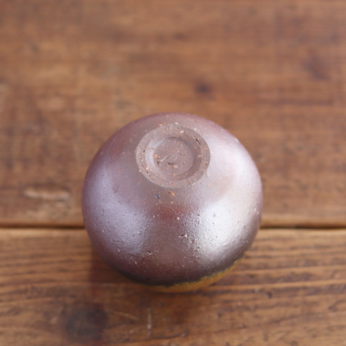 備前焼 小さな丸い一輪挿し【胡麻】【D】 【陶器・花器・花入れ