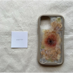 　【値下げ中！】 ♡押し花ケース♡ 《花のキャンドル》iPhone11pro対応 1枚目の画像