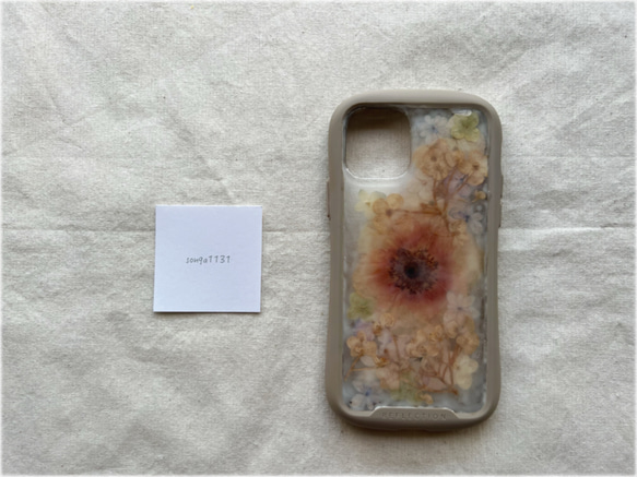 　【値下げ中！】 ♡押し花ケース♡ 《花のキャンドル》iPhone11pro対応 1枚目の画像