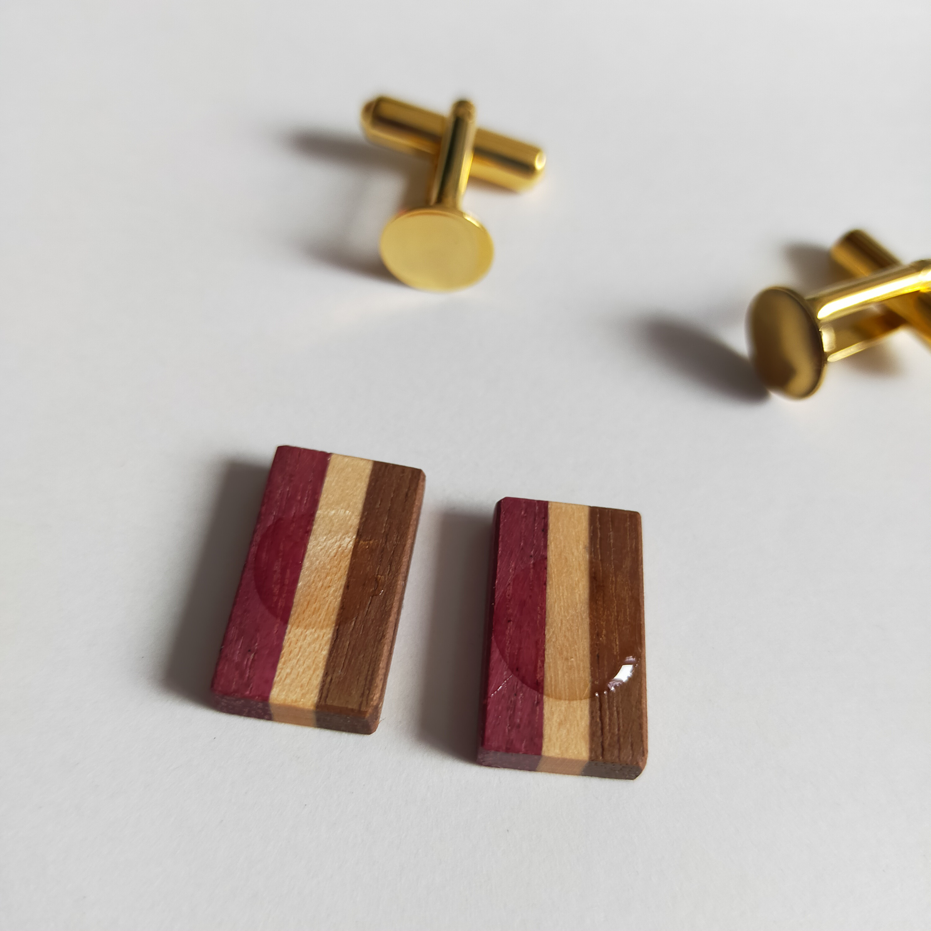 パーツの接着方法