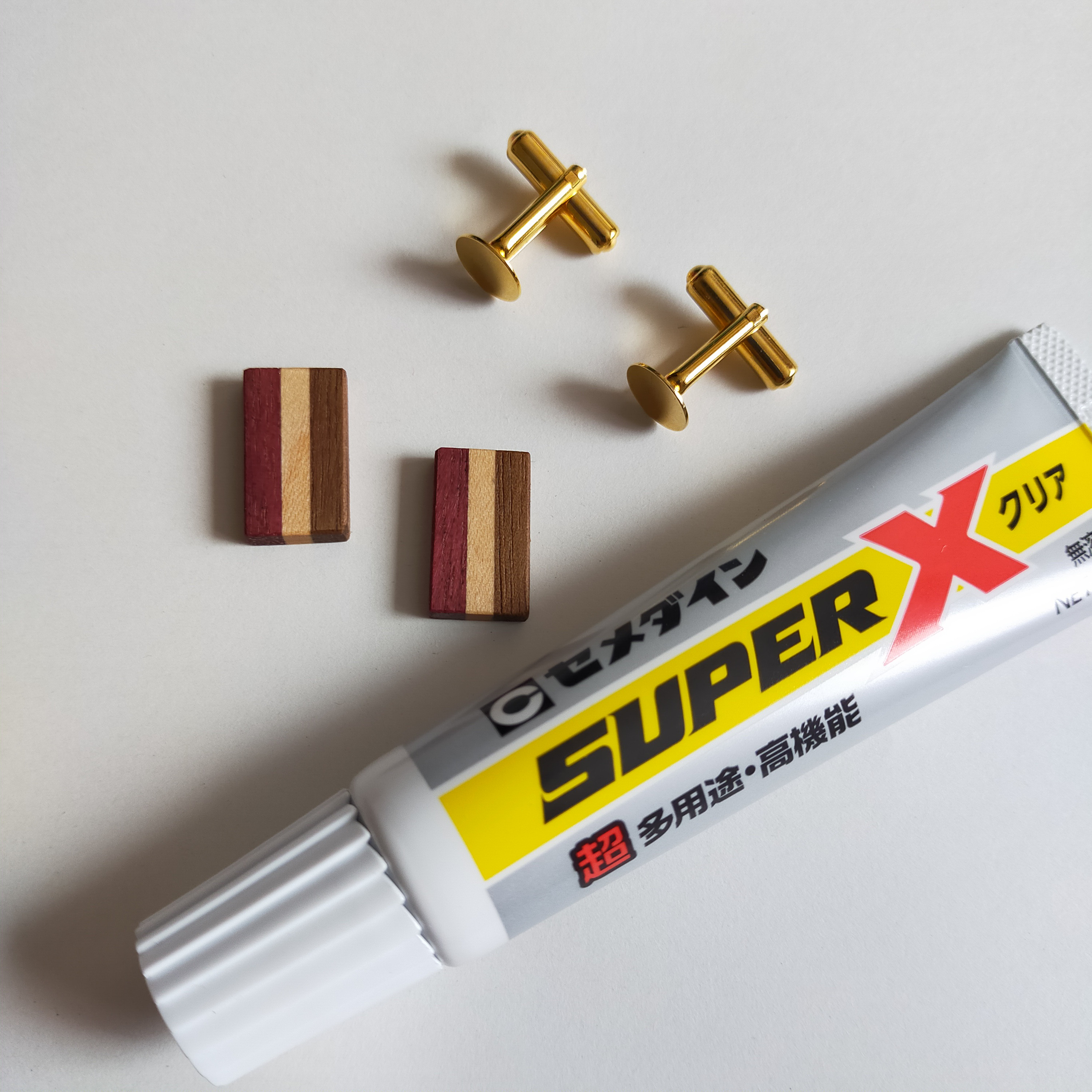 パーツの接着方法