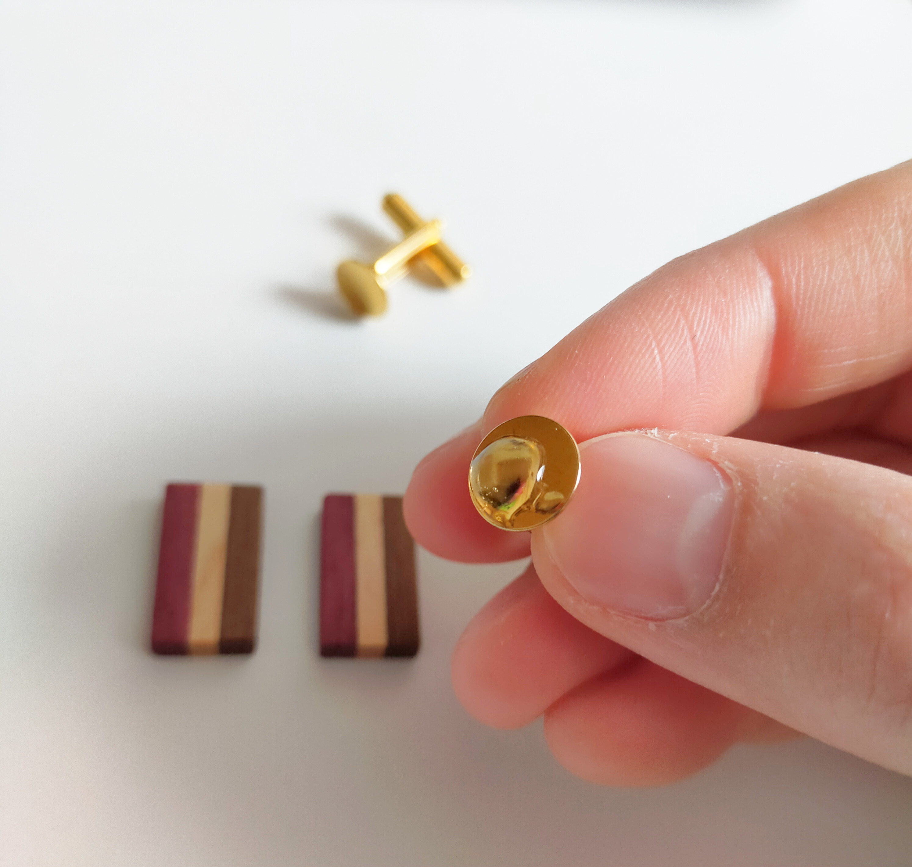 パーツの接着方法