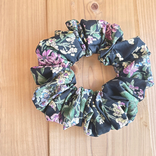 CELINE セリーヌシュシュヘアバンド