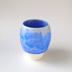 結晶がキラキラと花のように浮かぶカップ　花結晶（青）カップ　磁器 4枚目の画像