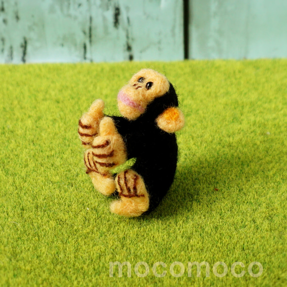 毛茸茸的吉祥物黑猩猩三色堇☆羊毛氈☆Akakoro☆akatin☆ 第2張的照片