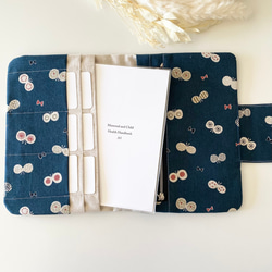 リニューアル✨北欧柄ちょうちょ マルチケース 母子手帳ケース　【ネイビー】S.M.Lサイズ 製作可能 4枚目の画像