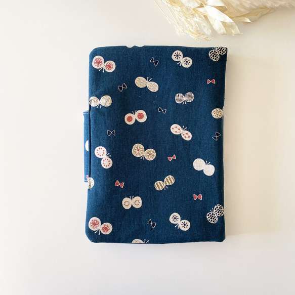 リニューアル✨北欧柄ちょうちょ マルチケース 母子手帳ケース　【ネイビー】S.M.Lサイズ 製作可能 2枚目の画像