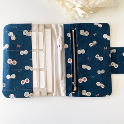 リニューアル✨北欧柄ちょうちょ マルチケース 母子手帳ケース　【ネイビー】S.M.Lサイズ 製作可能 3枚目の画像