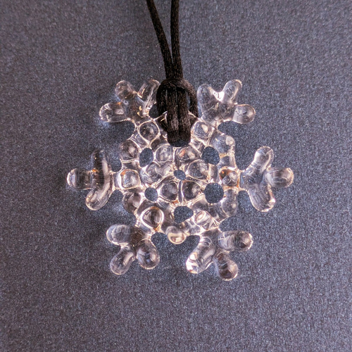 雪の結晶ネックレス ガラス 長さ調節可能紐 ネックレス・ペンダント