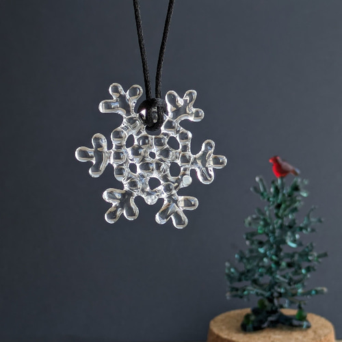 雪の結晶ネックレス ガラス 長さ調節可能紐 ネックレス・ペンダント