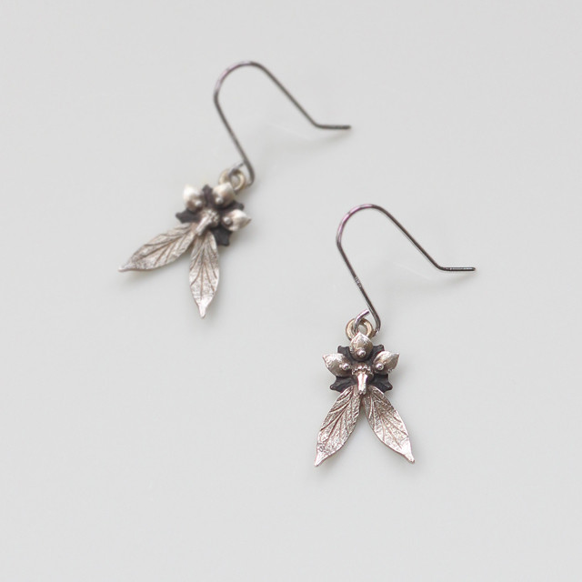 ユキノシタのピアス