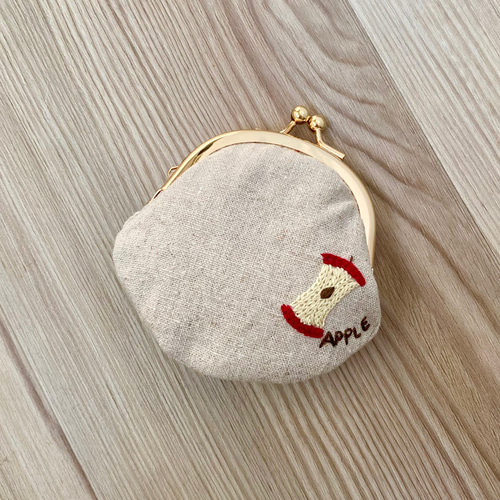 再販 りんごの刺繍のがま口 がま口 sorairo 通販 10528631｜Creema