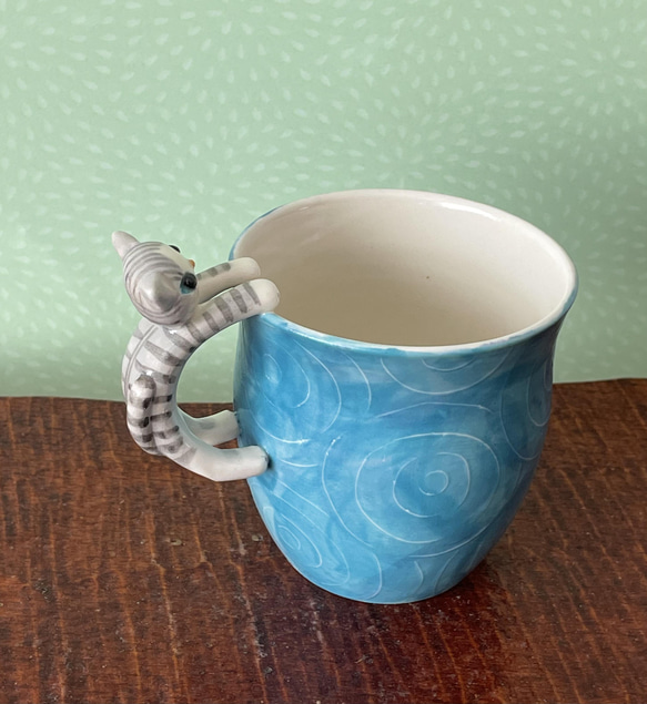 猫取っ手マグ(白グレーハチワレ) 『猫のマグカップ』 2枚目の画像