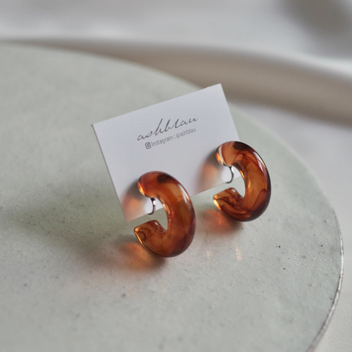 ピアス/イヤリング べっ甲柄アクリルフープ ぷっくり べっ甲ピアス  