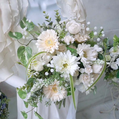 ◇可愛いガーベラのクラッチブーケ＊ホワイトブーケ◇ナチュラル