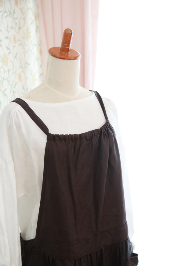 暮らしのエプロンワンピース・リネン/チョコレート 3枚目の画像