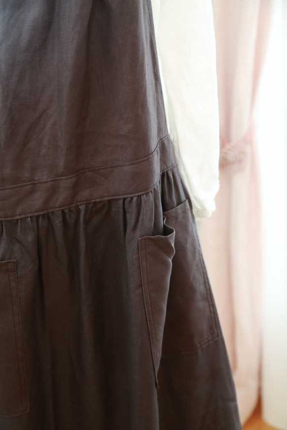 暮らしのエプロンワンピース・リネン/チョコレート 5枚目の画像
