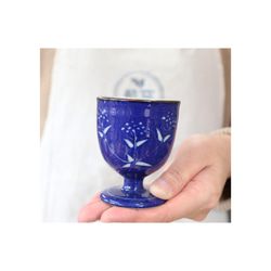 冷酒カップ　単品（藍彫りオミナエシ） 2枚目の画像