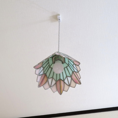 パステルカラーのピンクお花（ステンドグラスペンダントライト）吊り  