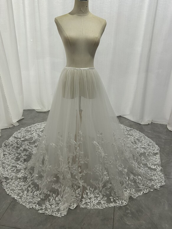 高品質！ オーバードレス/オーバースカート  ホワイト  繊細レース  リーフ刺繍　ウエディングトレーン