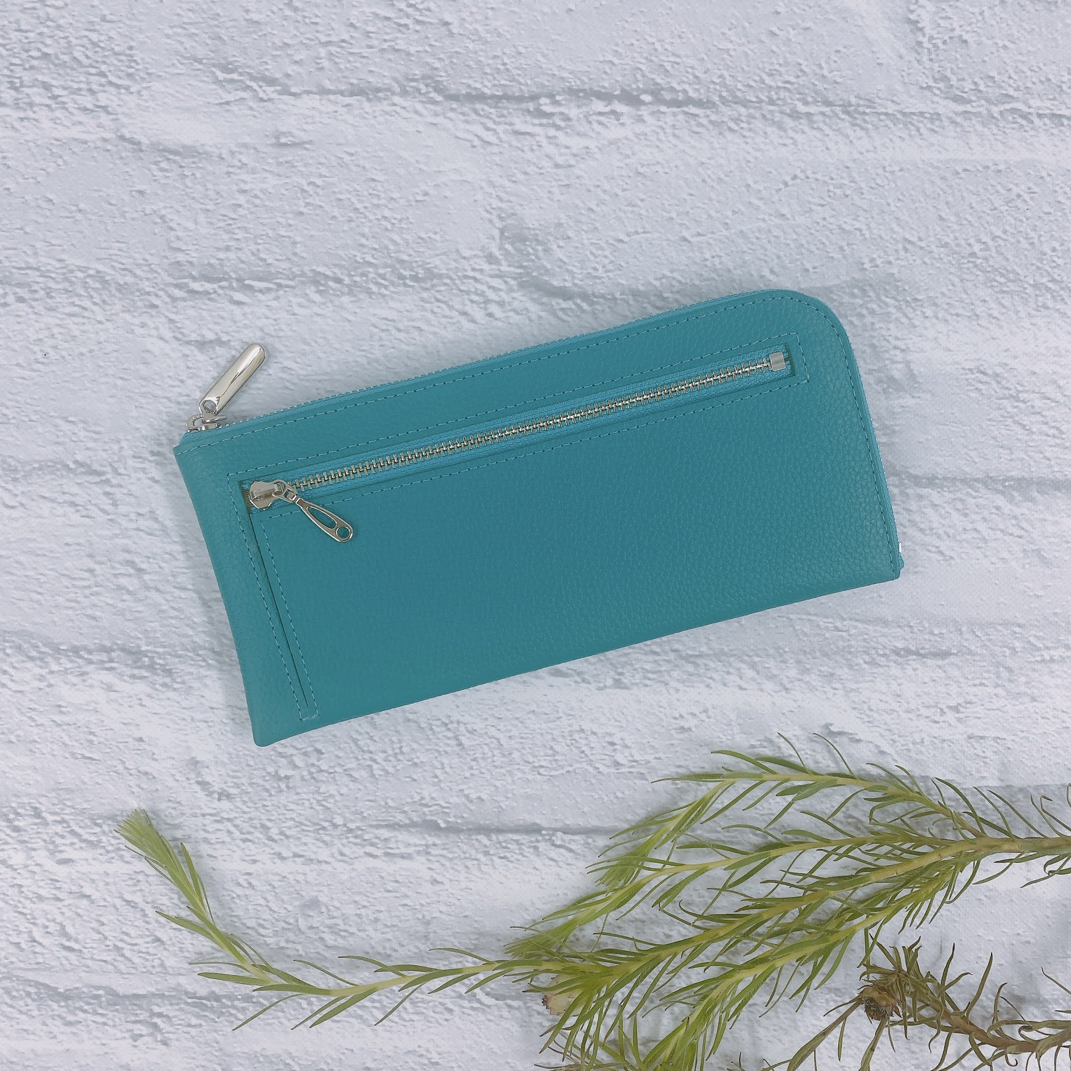 薄くて軽くて大容量14枚カードポケット  牛革  シュリンクターコイズ シルバーファスナー