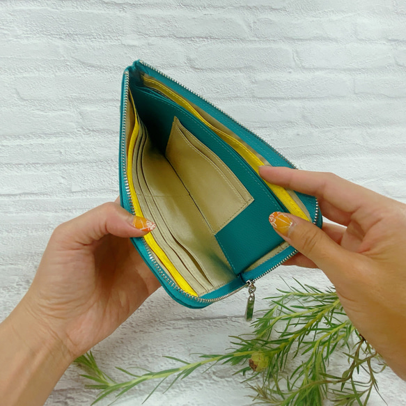 薄くて軽くて大容量14枚カードポケット  牛革  シュリンクターコイズ シルバーファスナー 3枚目の画像