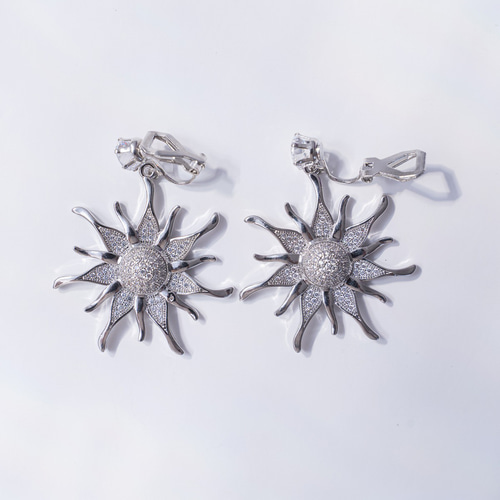 ◇送料無料◇ラプンツェル ピアス／イヤリング 太陽モチーフ