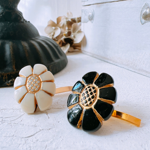 アンティークフラワーのミニポニーフック 花モチーフ径24×19mm 約