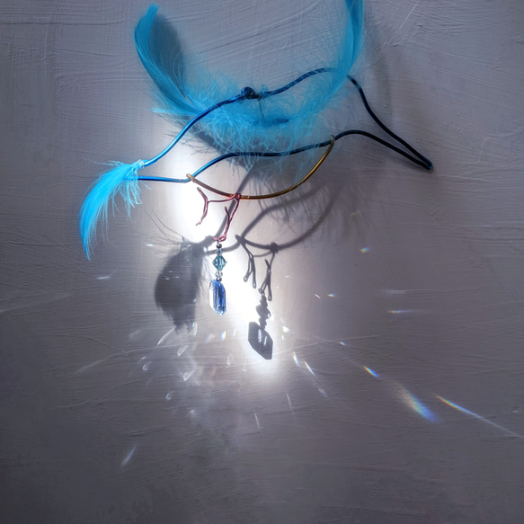カワセミ サンキャッチャー 青い鳥 翡翠 ワイヤー 鳥モビール  インテリア 北欧テイスト シンプル フェザー ブルー 5枚目の画像