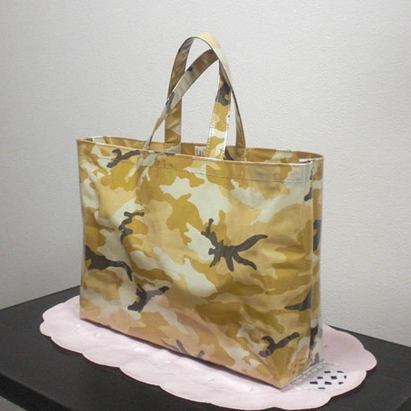 BagビニールA4／迷彩（黄土） トートバッグ motoko 通販 10562927