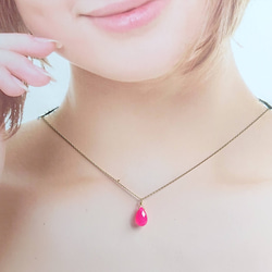 フューシャピンクカルセドニー【Chalcedony】 K18 ひと粒ネックレス 3枚目の画像