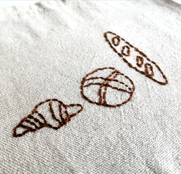 手刺繍の3種類の茶パン　縦長トートバッグ　ショルダーバッグ　バゲットバッグ　ベージュ　マチ付き　 4枚目の画像
