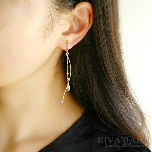 「Queen of the Night ひと夜の花」レインボームーンストーン ワイヤー イヤリング