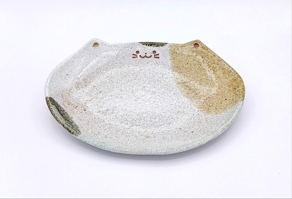 【陶器】大きなネコのお皿 『茶々丸』（板作り） 1枚目の画像