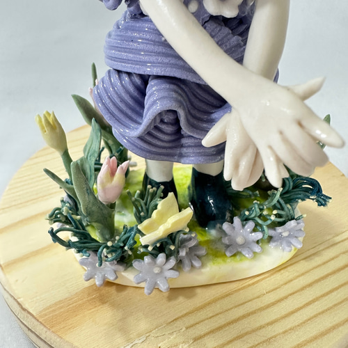 陶器人形】teteシリーズ✨お花畑の少女 その他置物 Atelier tête 陶器人形】teteシリーズ✨お花畑の少女 その他置物 Atelier tête