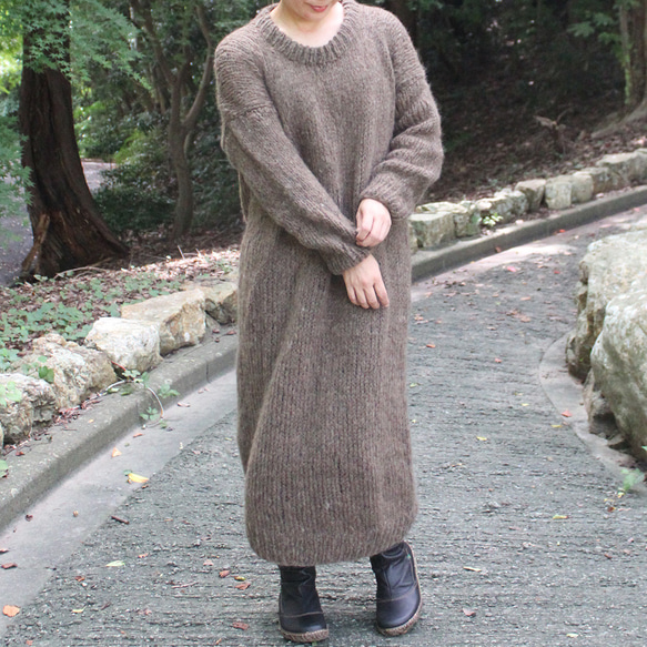 手編みモヘアラウンドネックロングワンピース カーキブラウン ニット