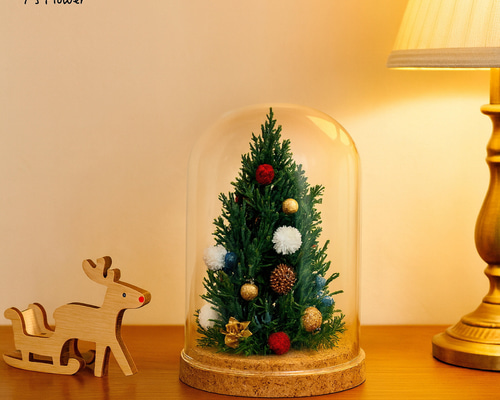 ガラスドームのクリスマスアレンジ（ツリー） プリザーブドフラワー