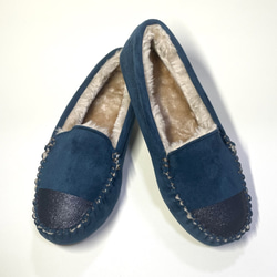 ◆實體銷售，折扣1,500日元，23.0cm◆ 簡單！溫暖的雙色厚蟒蛇莫卡辛鞋（藍色 x 黑色亮片） 第3張的照片