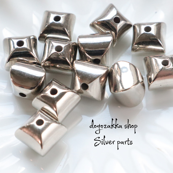 【no.1212】グリーン　シルバー　ビーズ刺繍　ハンドメイドアクセサリー no.1212】グリーン シルバー ビーズ刺繍 ハンドメイドアクセサリー