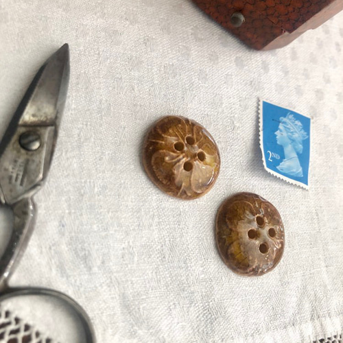 HANDMAID U.S.A.  ヒスイのボタン8個セット ヴィンテージ品 HANDMAID U.S.A. ヒスイのボタン8個セット ヴィンテージ品