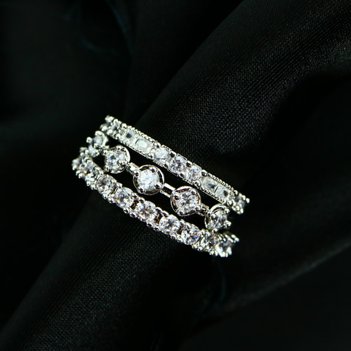 Pt900✨ダイヤ0.096ct ✨ピンキーリング✨4.5号✨シンプル素敵リング MR57】silver／5粒 4mmキラキラCZダイヤモンド ピンキー
