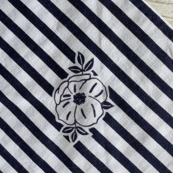 【1点もの】単-ひとえ-のあずま袋 総手縫い -浴衣地 白地に紺の縞と花 AZ67 5枚目の画像